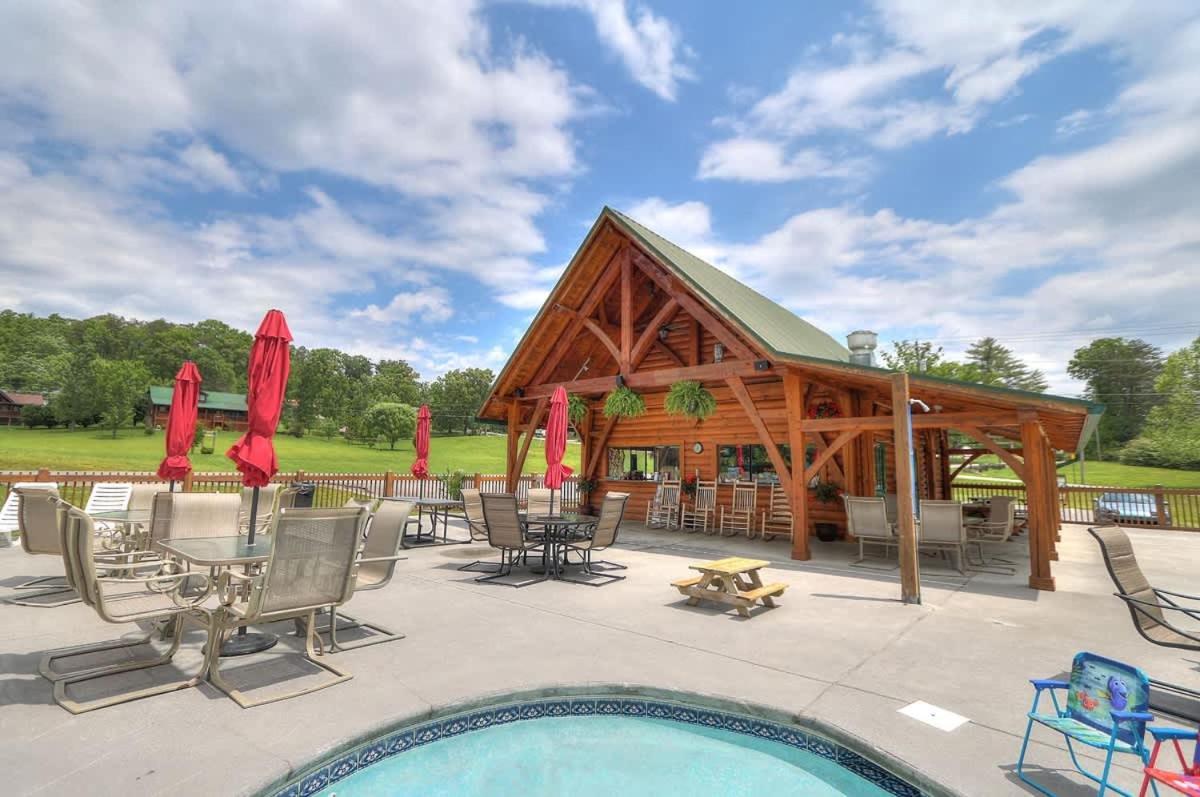 Gorgeous View. Hot Tub. Privacy. Fireplace. Pool & Fishing Access! 세비어빌 외부 사진