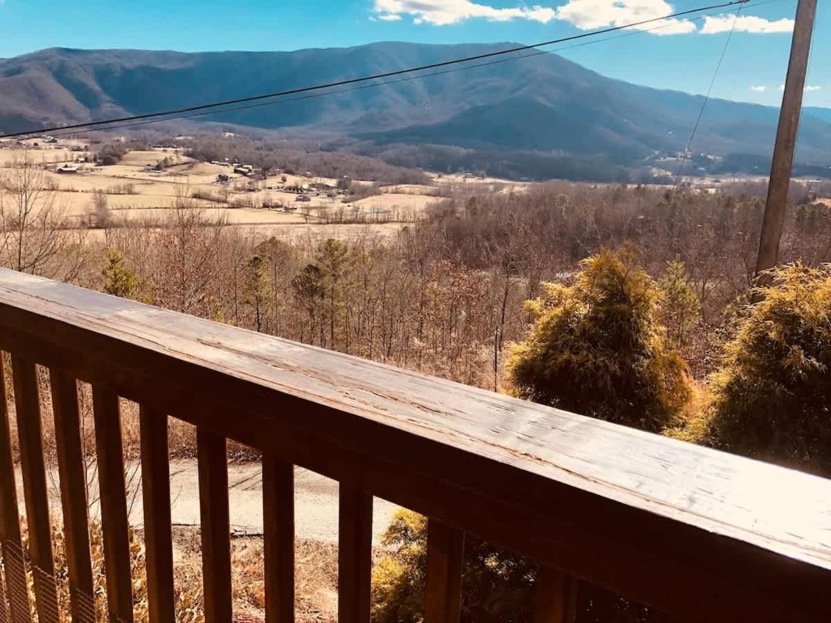 Gorgeous View. Hot Tub. Privacy. Fireplace. Pool & Fishing Access! 세비어빌 외부 사진
